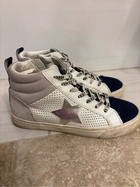 Vintage Havana White and Navy Leather Lace-Up Sneakers